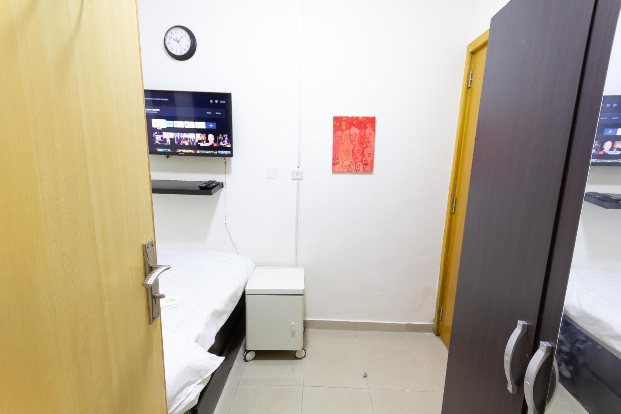 Apartment Budget With Private Bathroom For 'girls' Only In Dubai, Marina Dubai