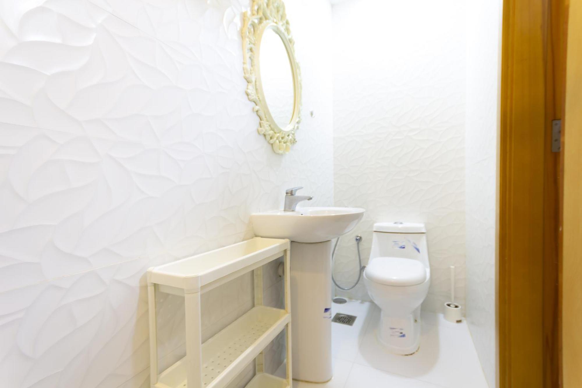 Budget With Private Bathroom For 'girls' Only In Dubai, Marina *