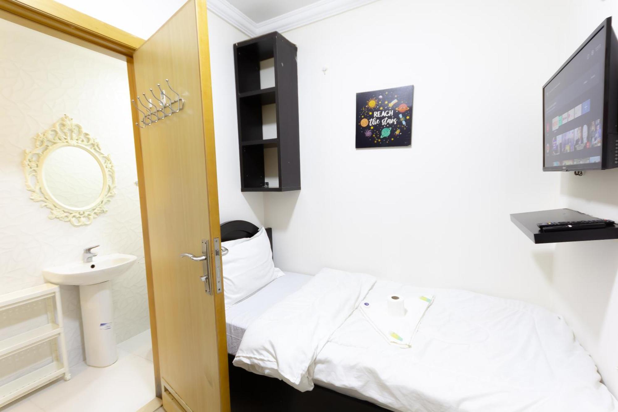 Budget With Private Bathroom For 'girls' Only In Dubai, Marina * Dubai