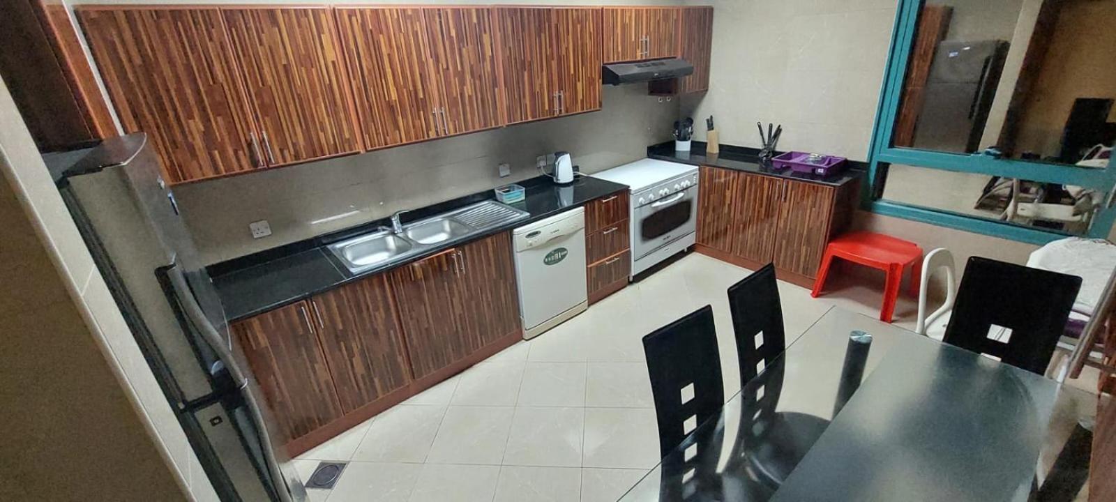 Apartment Budget With Private Bathroom For 'girls' Only In Dubai, Marina *